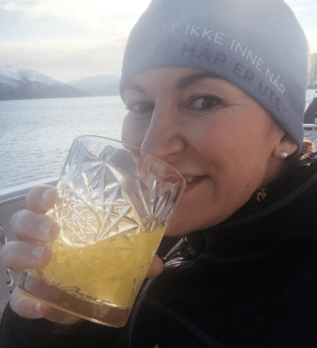 Hei. Kari her. Jeg bor i Mo i Rana. Jeg hjelper deg trygt gjennom CellRESET-diettens fase 1 og 2.